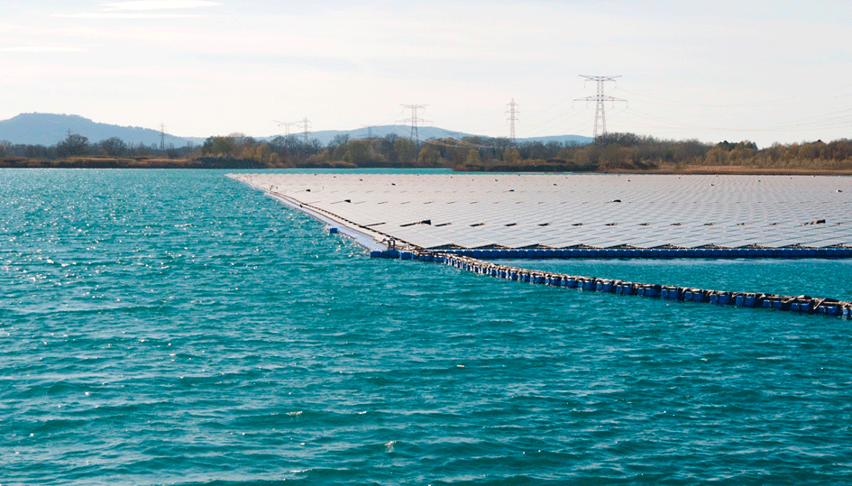 Photo 1. Installation photovoltaïque flottante dans la vallée de la Durance.