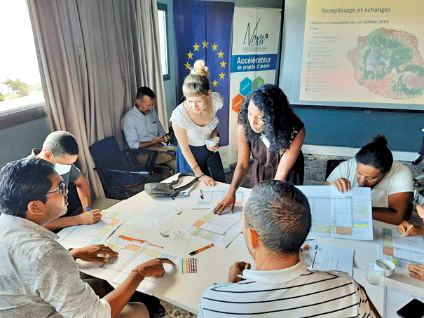 Une image contenant habits, personne, Visage humain, homme Le contenu généré par l’IA peut être incorrect.