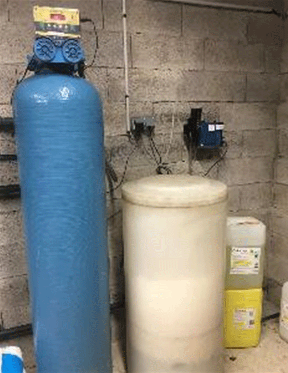 Photo 3. Installation technique des traitements d’eau d’un service associatif (Finistère).